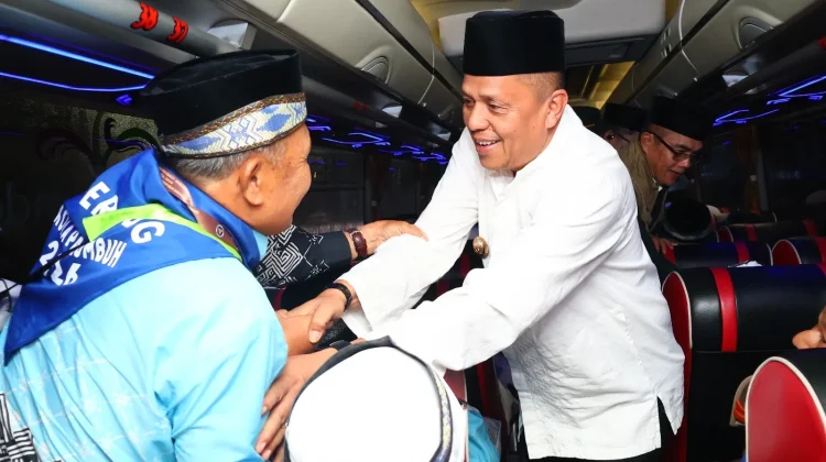 Wakil Wali Kota Elzadaswarman Lepas 175 Jemaah Calon Haji Payakumbuh