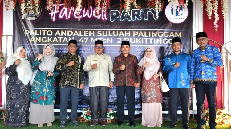 Kakan Kemenag Membuka Farewell Party MTsN 2 Bukittinggi