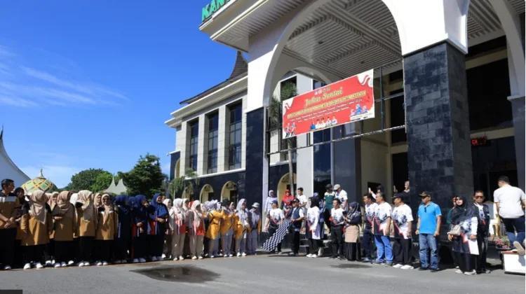 Bupati Welly Bersama PGRI Gelar Aksi Jalan Sehat Peringati Hardiknas 2026