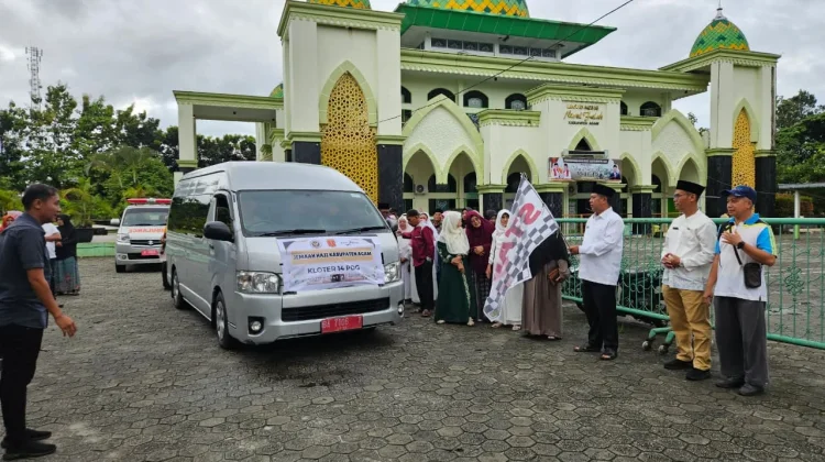 Sekda Agam Lepas JEmaah Calon Haji Kloter 14 Embarkasi Padang