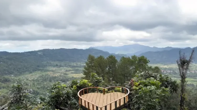 Puncak Batu Badindiang, Pesona Negeri di Atas Awan