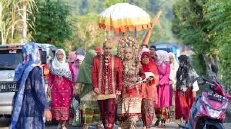 Pulang ka Bako, "Ikatan Adat Perkawinan Minangkabau"