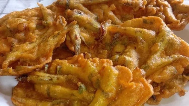 Godok Bada, "Gorengan Minangkabau dengan Aroma Daun Kunyit"