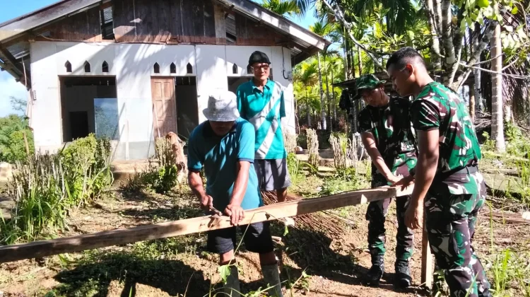 Satgas TNI Mentawai Bangun Musholla Bersama Warga Setempat