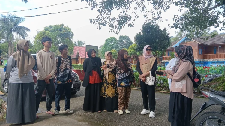 Ketua Harian Kwarcab Pramuka Padang Panjang Tinjau Perjusami SMAN 1