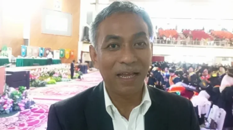 Taslim Chaniago Bangga Mewakili Ketum DPP IKA UNAND di Wisuda II Tahun 2026