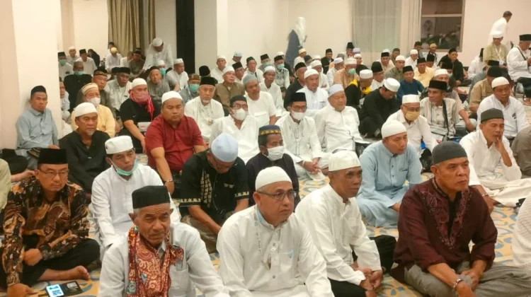 Kulsum Harian Perkuat Spiritualitas Jemaah Embarkasi Padang di Makkah