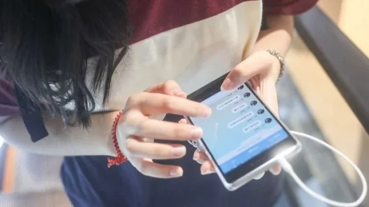 Chat yang Belum Dibalas Sering Bikin Pikiran Tidak Tenang