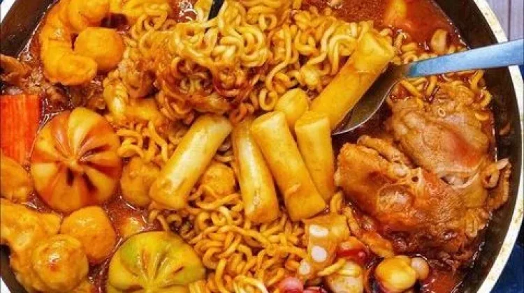 Seblak Makanan Favorit Remaja di Bukittinggi
