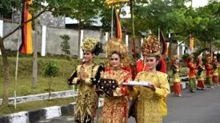 Peran Penting Perempuan Minang sebagai Pewaris Budaya