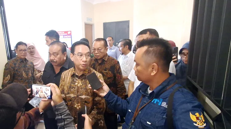 Wamenkes Miris, Pasien Membludak Layanan Nama Besar RSOMH Bukittinggi