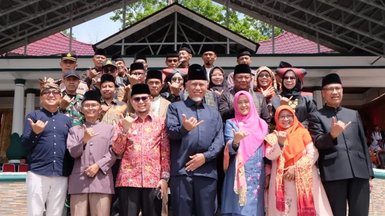Gubernur Sumbar Buka Alek Anak Nagari Bukittinggi Meriahkan Satu Abad Jam Gadang