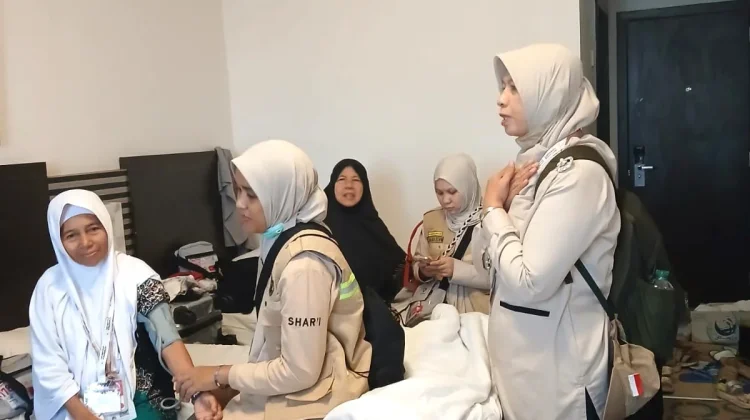 Visitasi PPIH Pastikan Jemaah Kloter 14 Padang Tetap Sehat