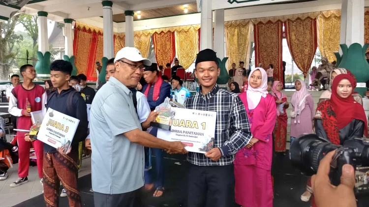 Panitahan Bergema, Siswa MAN 2 Bukittinggi Raih Juara 1 Tingkat Kota