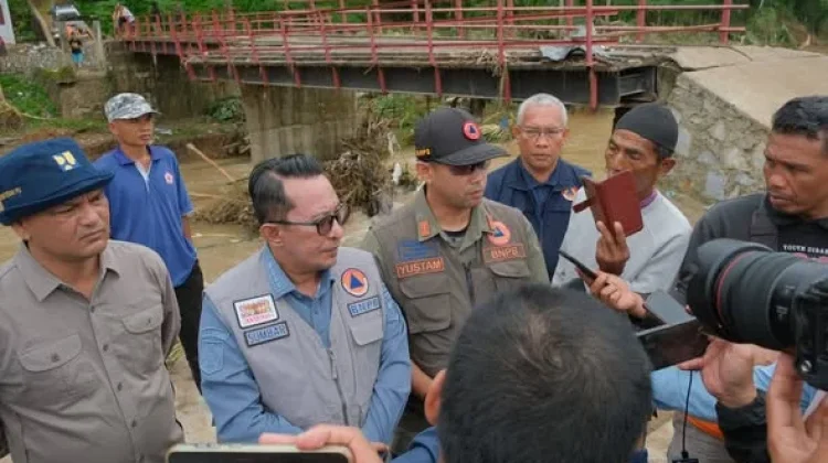 Bupati dan Wakil Bupati Tanah Datar Tinjau Lokasi Longsor