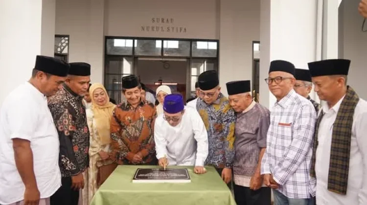 Hadiri Khatam dan Resmikan Pemakaian Gedung PQIQ