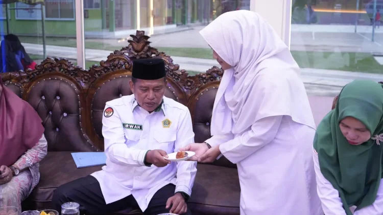 Kakankemenag Bukittinggi Cicipi Anyang Padu Juara Madrasah