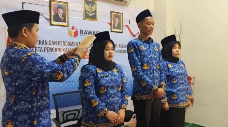 Tiga CPNS Bawaslu Padang Panjang Resmi Dilantik Jadi PNS
