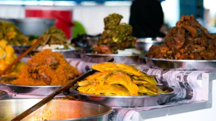 Nasi Kapau: Sajian Legendaris dari Bukittinggi