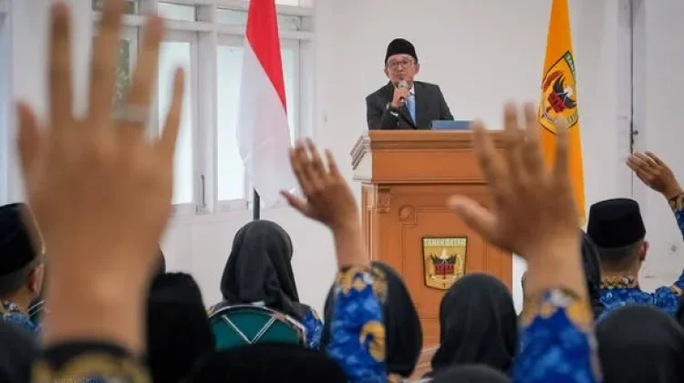 Bupati Eka Putra Lantik, dan Serahkan SK 46 Orang PNS Formasi Tahun 2024