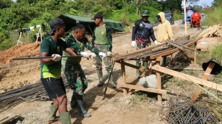 Satgas TNI Bangun Penghubung Dua Desa Sipora Utara