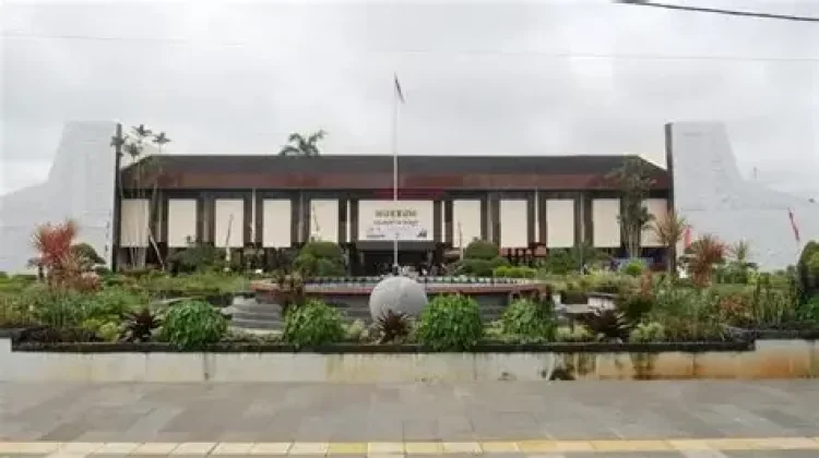 Wisata Museum di Kalimantan Barat, "Jalan Santai Menyusuri Cerita Masa Lalu"