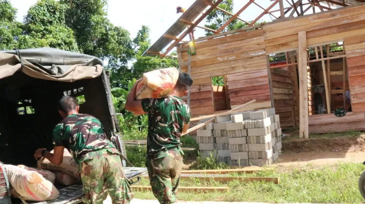 Satgas Karya Bakti TNI Terus Berpacu Menyelesaikan Pembangunan Rumah Layak Huni