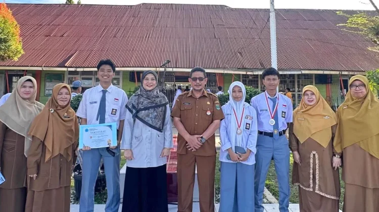 Rektor ITP Prof Mediawati Inspektur Upacara SMAN 2 Padang