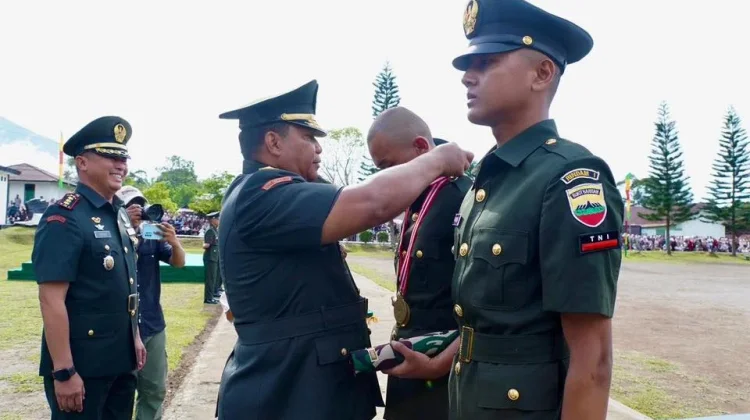 600 Siswa Tamtama TNI AD Lulus Pendidikan Infanteri di Padang Panjang