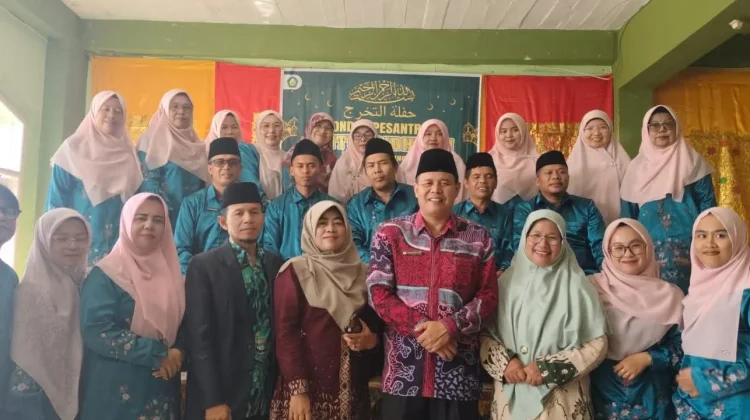 Lulus dari Pesantren Saatnya Menjadi Pelita Umat Kasi PD Pontren Kemenag Bukittin