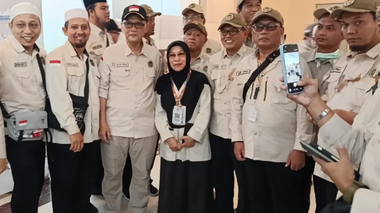 Gus Irfan Apresiasi Kekompakan Jamaah Haji Bukittinggi di Tanah Suci