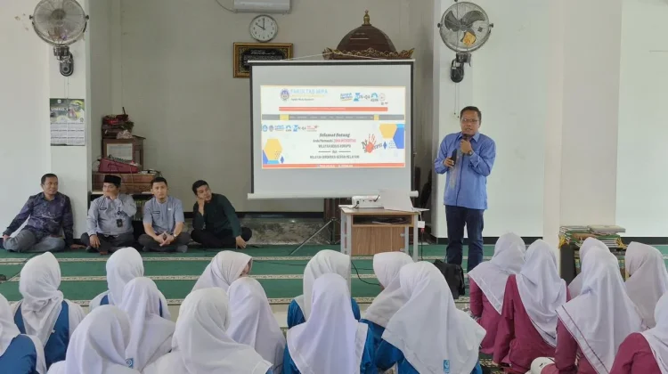 Physics Goes to School FMIPA UNP di Sungai Penuh, Kenalkan Teknologi Masa Depan