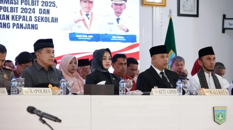 DPRD Padang Panjang Hadiri Penyerahan SK CPNS dan Pelantikan Kepala Sekolah