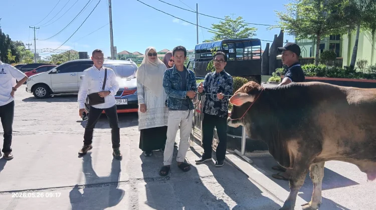 UIN Bukittinggi Serahkan Sapi Qurban untuk Warga Malalak Barat