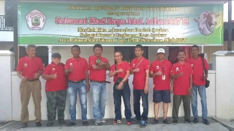 DPP IKA FH Unand Tebar Kurban untuk Masyarakat