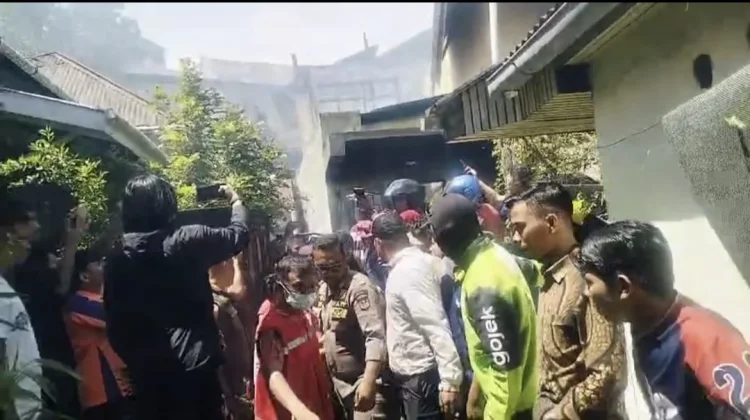 Korban Jiwa Ditemukan Usai Kebakaran Kayu Kubu Padam