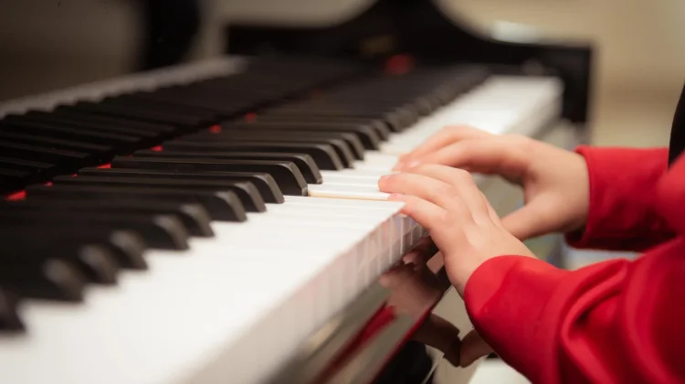Sejarah Piano, "Dari Alat Musik Kuno hingga Raja Instrumen Modern"