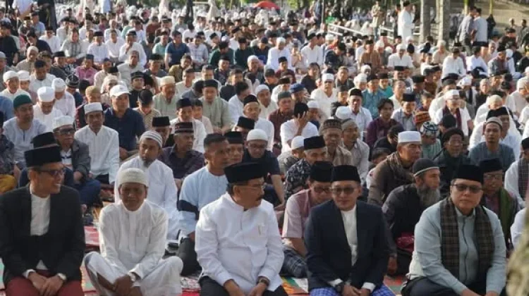 Salat Idul Adha 1447 Tingkat Kabupaten Tanah Datar Diikuti Ribuan Jamaah di Lapang