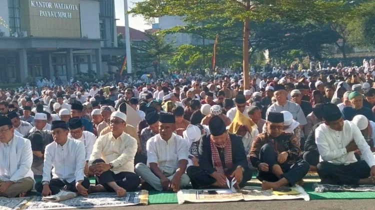 Ribuan Jamaah Padati Sholat Idul Adha Payakumbuh