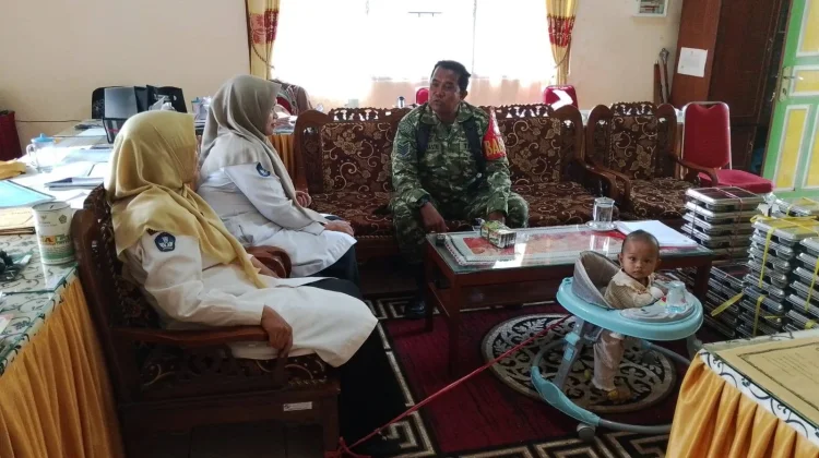 Babinsa Akabiluru Dampingi Program MBG di Sekolah