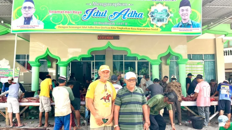 Masjid Baburrahmah Luak Anyia Sembelih 18 Sapi Qurban