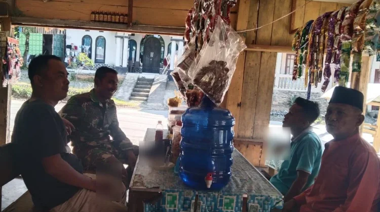 Babinsa Koramil 02 Pangkalan Ajak Aktifkan Pos Kamling