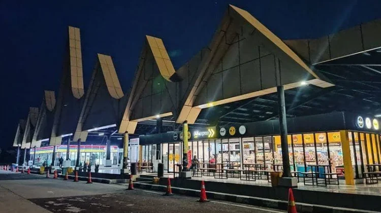 Tips Tetap Sehat saat Berkendara Malam Hari
