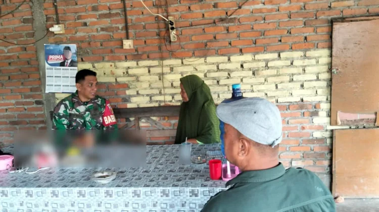 Babinsa Guguak Komsos Bersama Warga Kubang