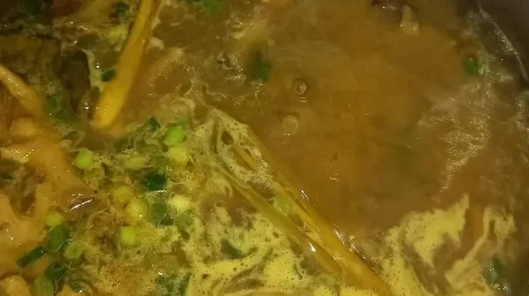 Soto Ceker yang Gurih, Empuk, dengan Kuah yang Kaya Rempah