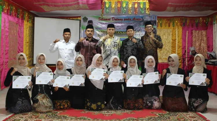Kemenag Apresiasi Lulusan MTsN 16 Terbaik