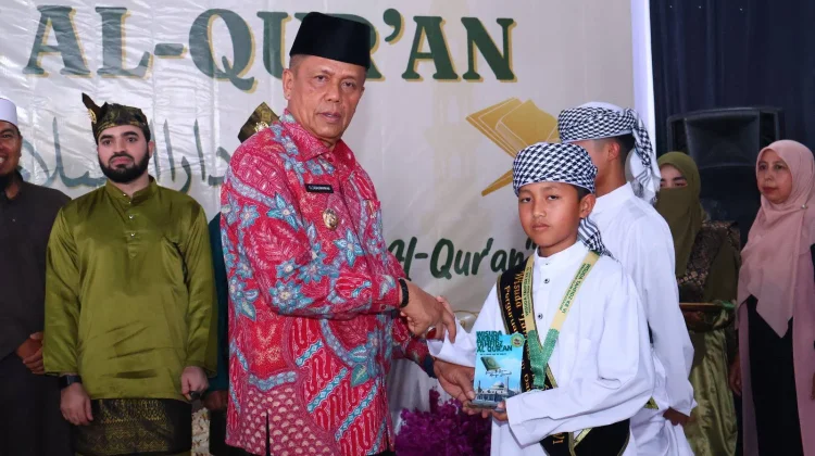 102 Santri Darussalam Wisuda Tahfidz Keenam