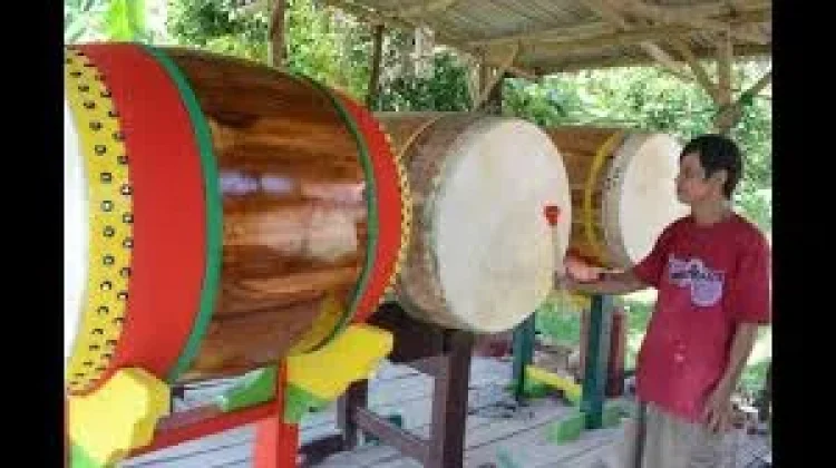 Cara Pembuatan Bedug dari Kulit Hewan