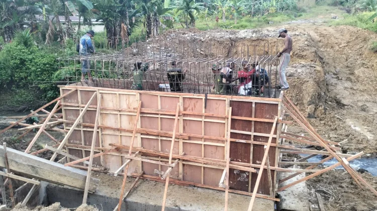Progres Signifikan Satgas TNI AD Tuntaskan Tahap Besi dan Begisting Tiang Jembata