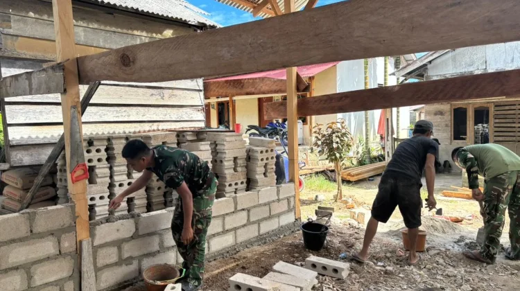 Satgas Karya Bakti TNI AD Mentawai  Pacu Rehab RTLH, Tahap Dinding Segera Rampung